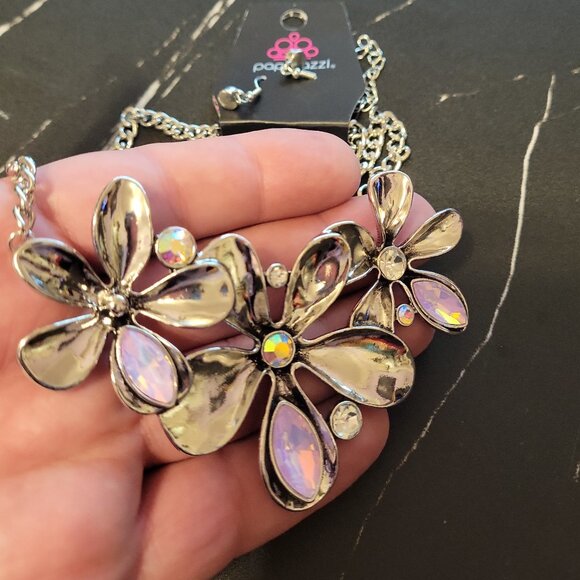 Twirling Triad Pink Necklace Silver Floral Statement Jewelry w/ Opalescent Gems - Picture 6 of 7